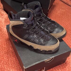 Jordan Kid's 9 Retro Olive - Size 1Y